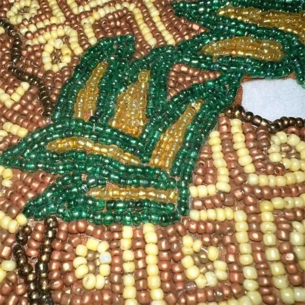 Pier 1 Beaded Pineapple Table Runner